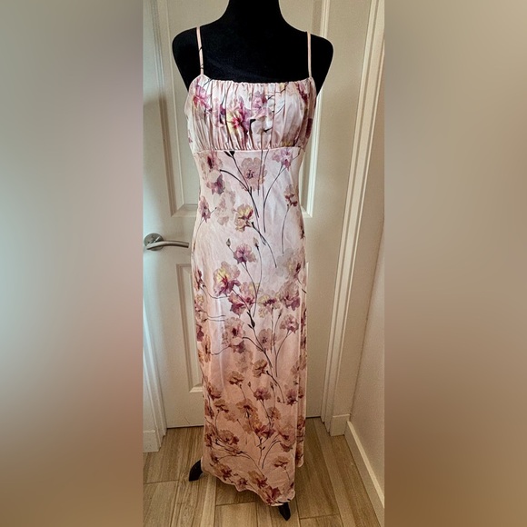 Thirty Thirty Dresses & Skirts - NWT Thirty Thirty Floral blush pink maxi dress with lace shrug - S